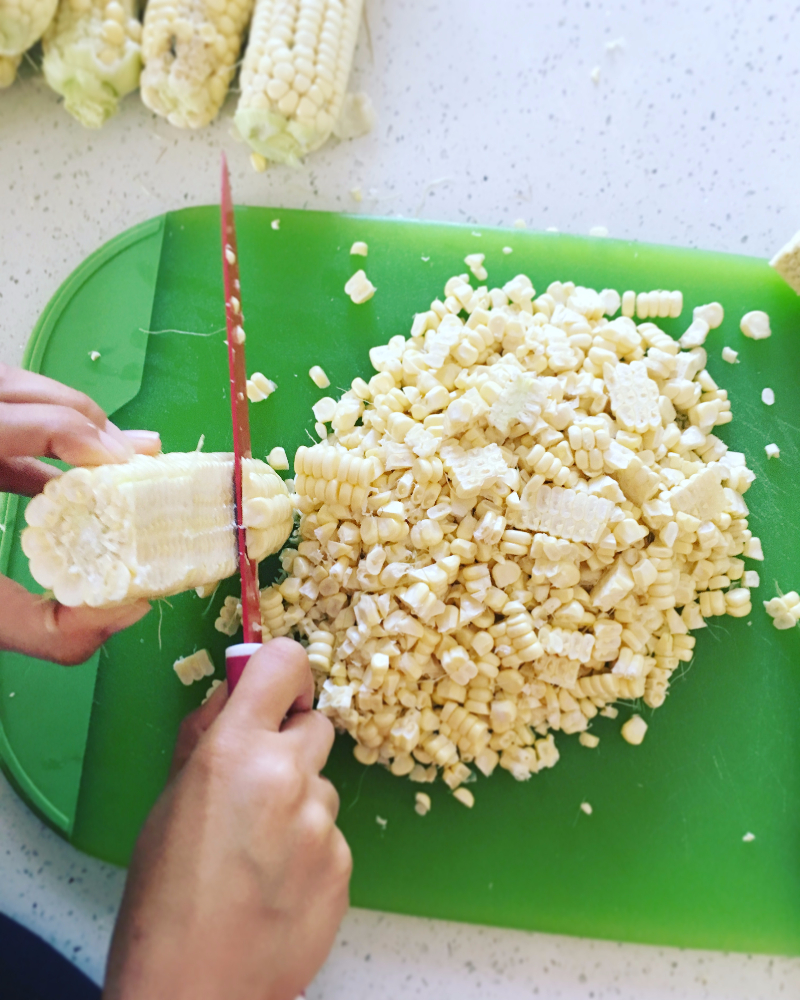 Pastel de elote con rajas - Delirios de Cocina