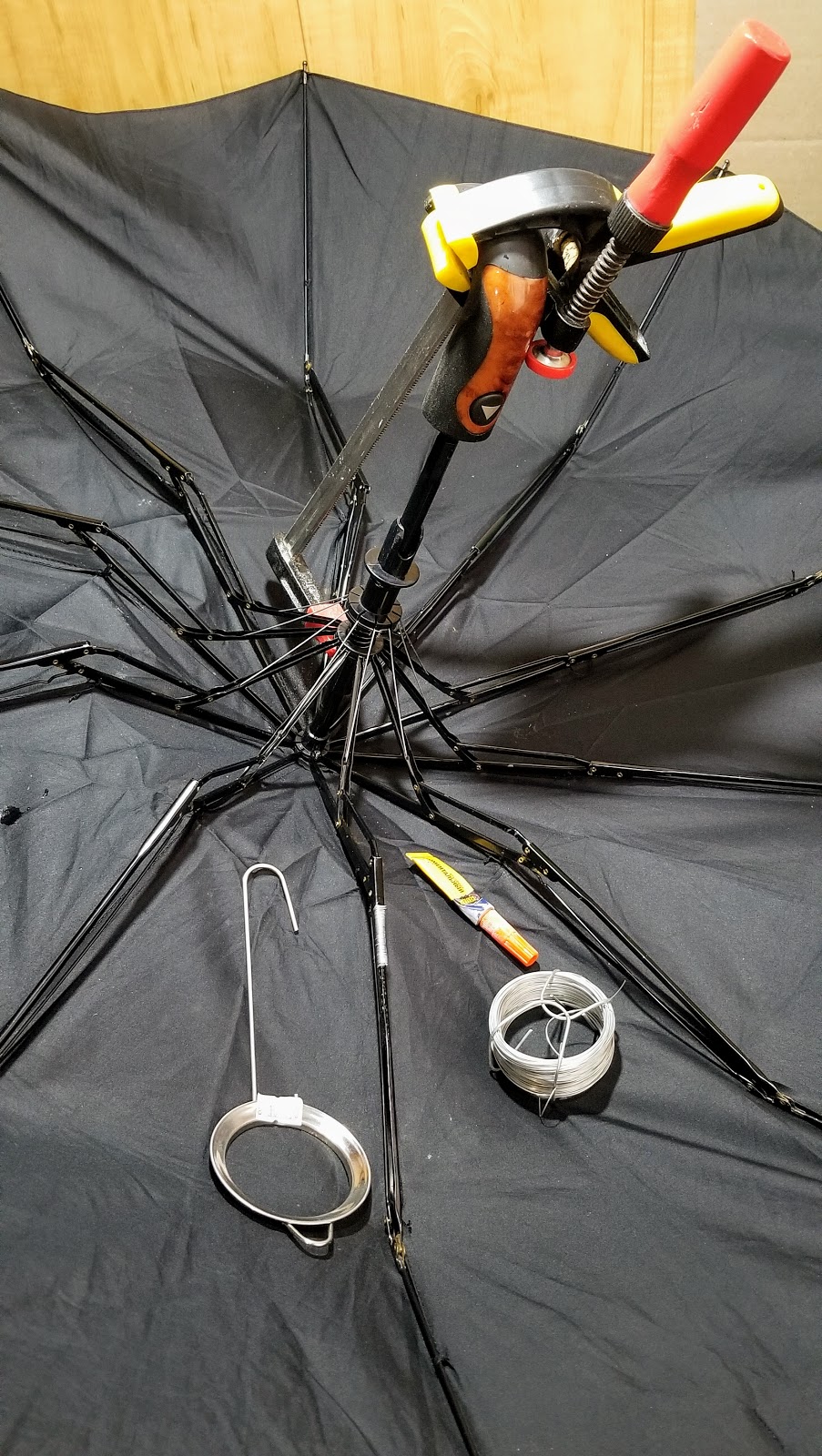 Ремонт зонтов рядом. Отремонтировать зонтик. Детали для ремонта зонтов. Инструмент для ремонта зонтов. Спицы для зонтов.
