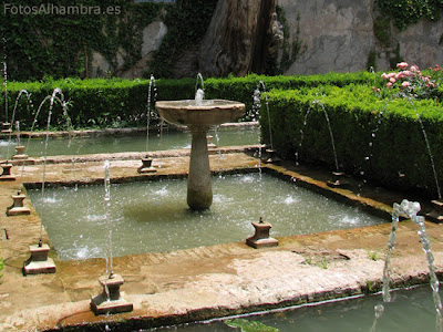 Jardines o patios con fuentes decorativas | decoracion de cocinas