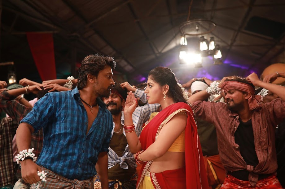 Yashika Anand in Sakalakala Valli song