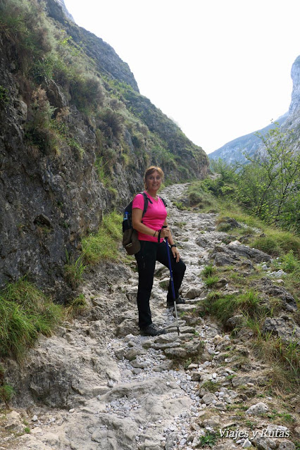 Subida a Bulnes por la Canal del Tejo.