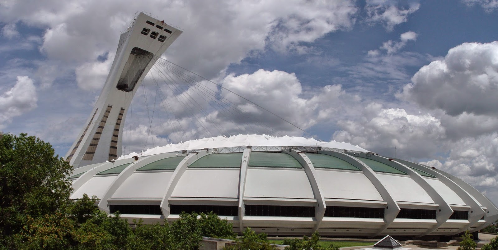 Спортивная год постройки. Олимпийский стадион в Монреале. Олимпийский стадион Монреаль 1976. Олимпийский стадион в Монреале конструкции. Квебек стадион.