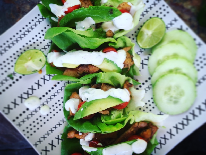 Tacos de lechuga con pollo cajún + Aderezo Ranch casero Delirios de