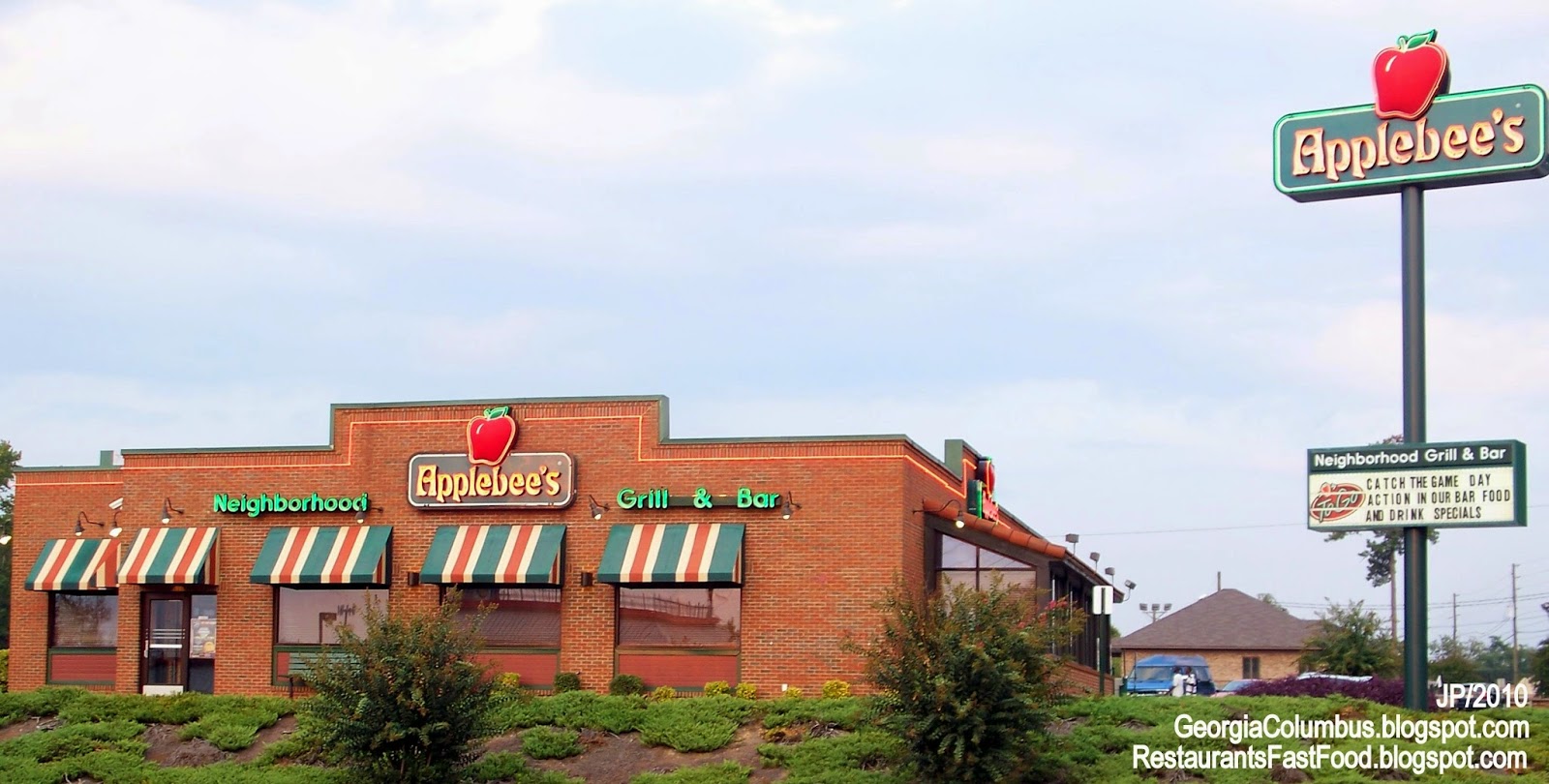 Applebees Neighborhood Grill & Bar Dress Code