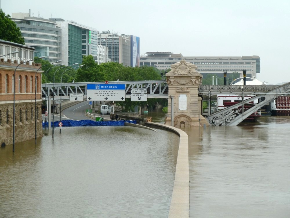 PARIS au fil de l'eau Crue de la Seine Port de la Rapée