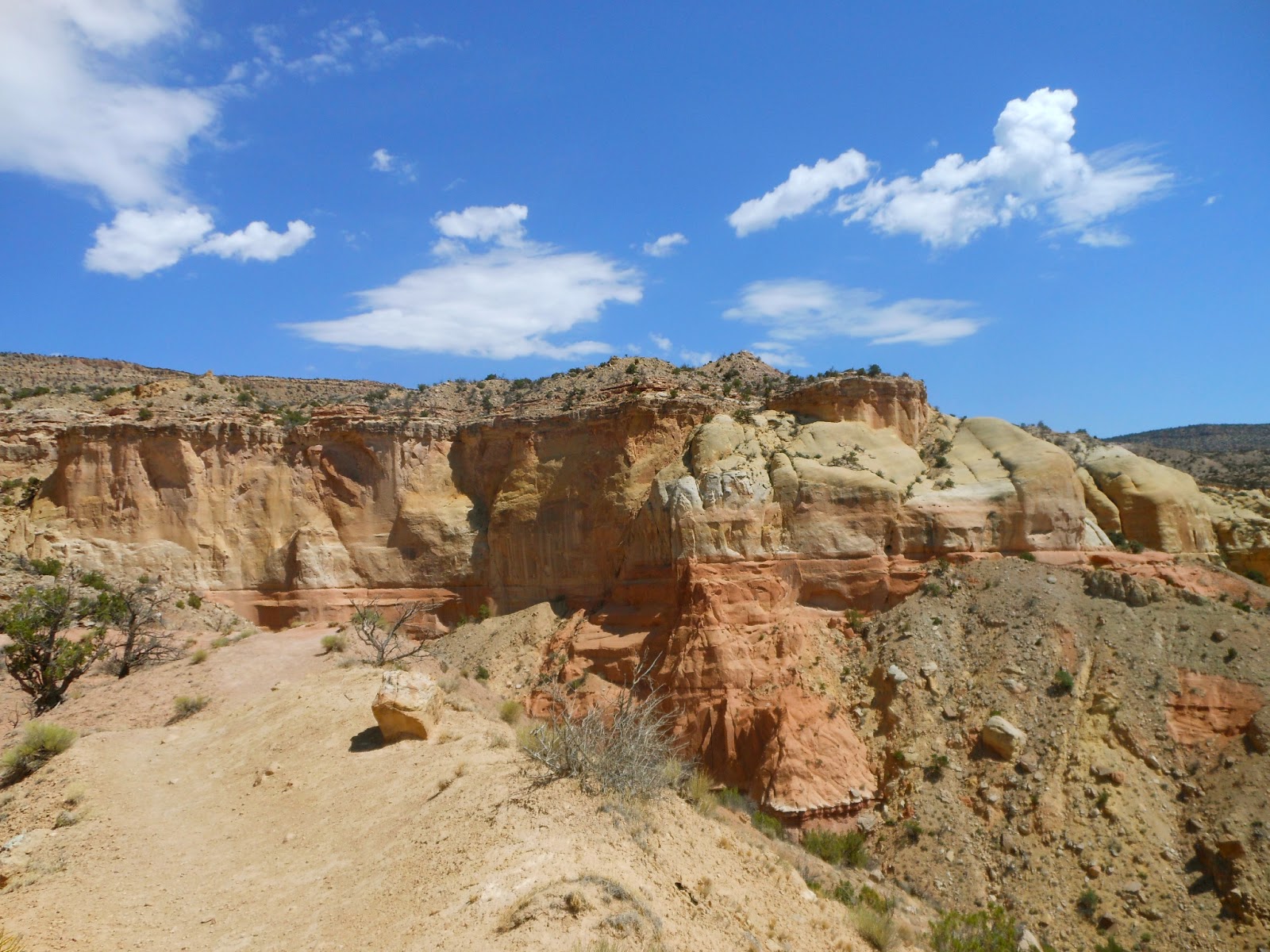 Peace. Love. Hike.: Ghost Ranch Hike: Chimney Rock Trail