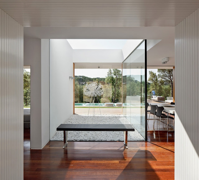 Contemporary interiors in the Modern Villa Indigo