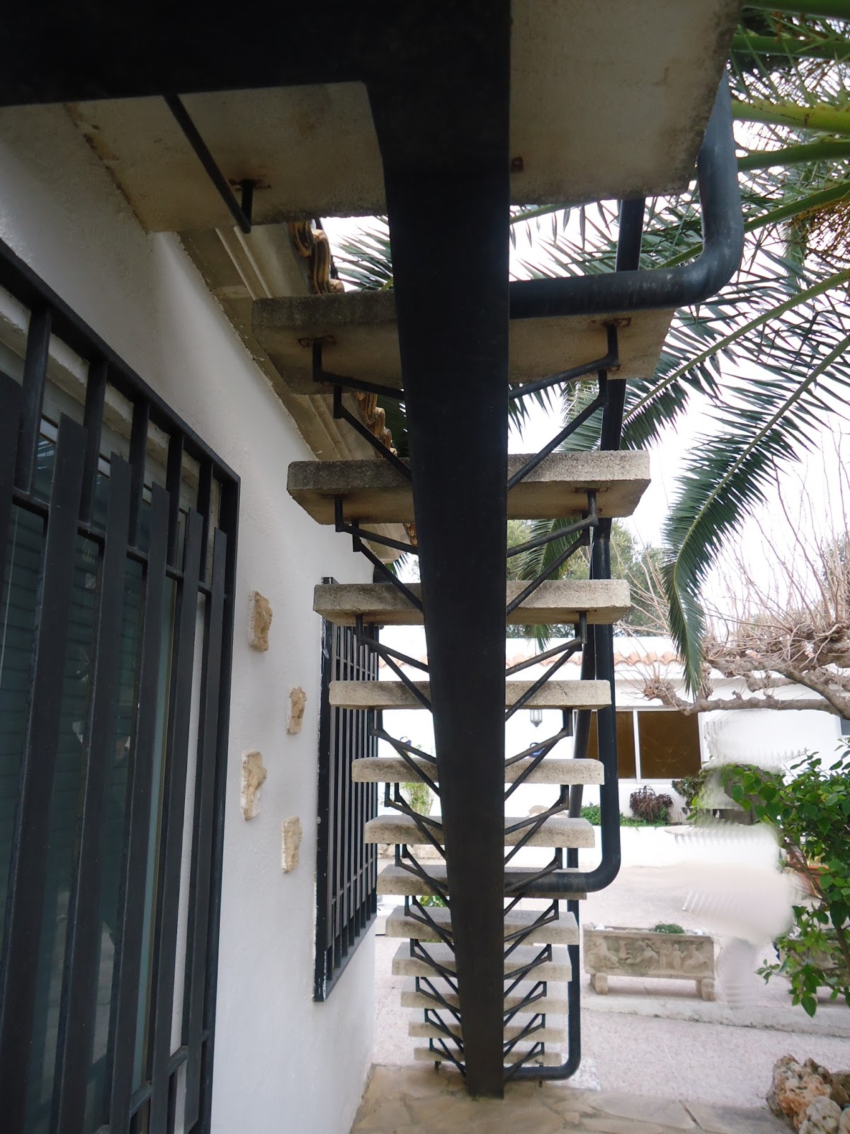 Se podría decir que esta estructura trabaja con cargas de compresión y