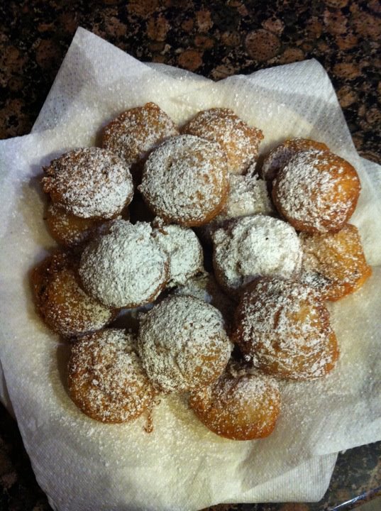 GeM!n!StYLeS DeepFried Oreos and Homemade Vanilla Ice Cream....yummm!!!
