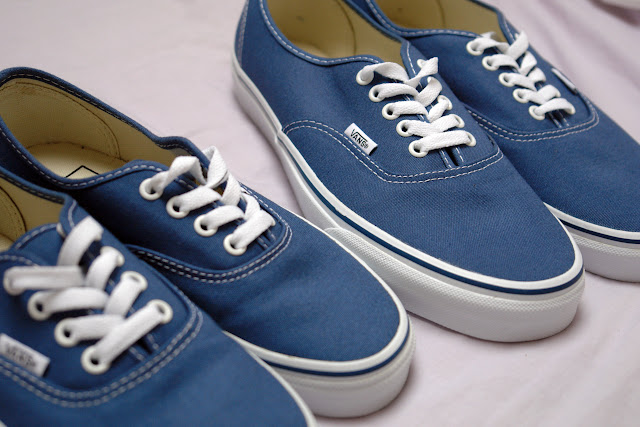 vans authentic blue on feet