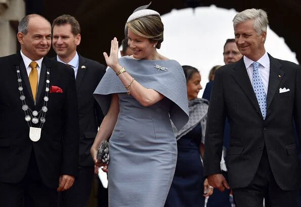 Queen Mathilde wore Natan grey cape dress. Thuringia and Saxony-Anhalt states of Germany. Erfurt-Weimar airport