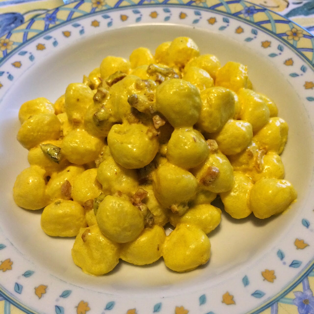 In cucina con Trilly Gnocchetti di patate con zafferano, speck e panna
