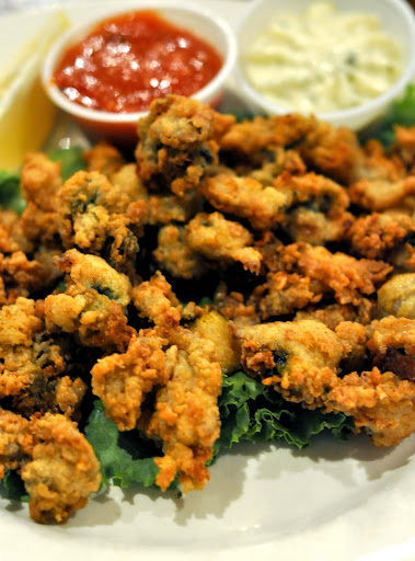 Fried-Ipswich-Belly-Clam-Appetizer-Marblehead-Chowder-House-Easton-PA-tasteasyougo.com