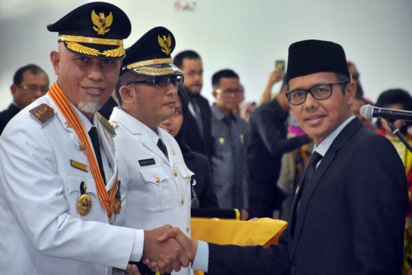 Gubenur%2BIrwan%2BPrayitno%2BLantik%2BWali%2BKota%2Bdan%2BWakil%2BWali%2BKota%2BPadang%2B2019-2024-1