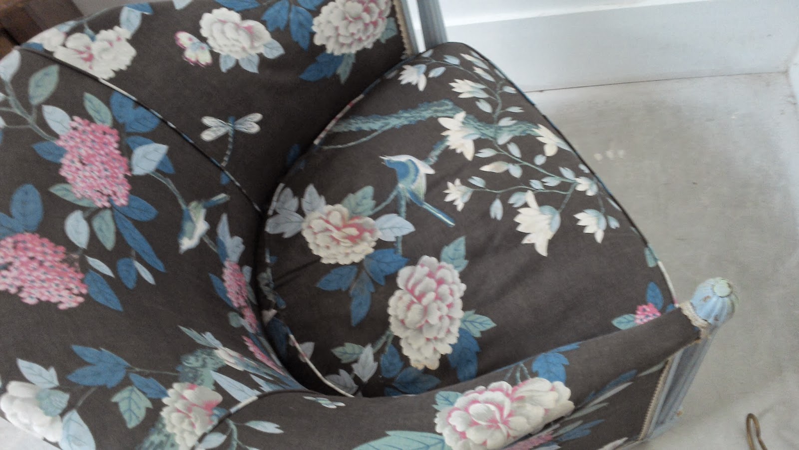 fauteuil ancien cabriolet crapaud bergère chaise tapissé d'un superbe