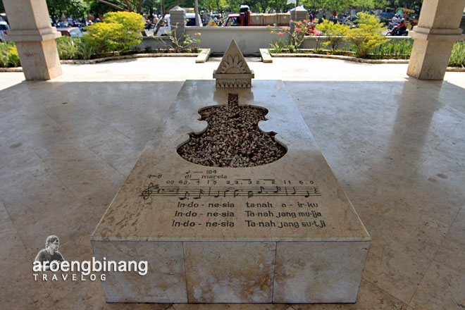 makam wr supratman surabaya