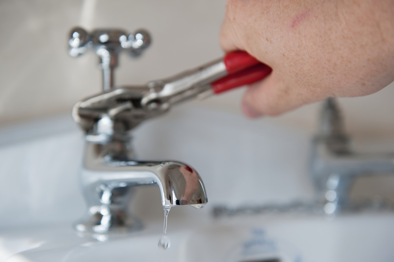 VACIADO Y LIMPIEZA DE DEPÓSITOS DE AGUA POTABLE EN SEVILLA ~ Desatascos y  limpieza de alcantarillado en Sevilla