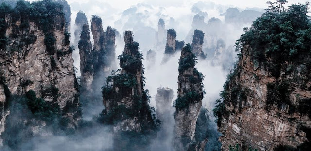 映画「アバター」のモデルになった風景。中国の武陵源