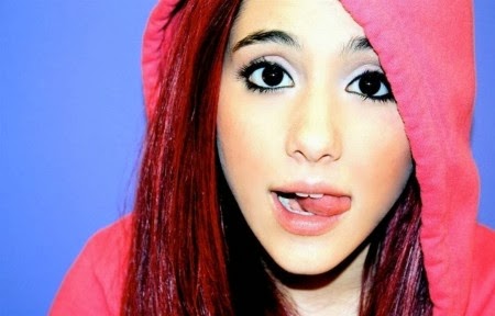 Blogs World: Lirik Lagu Ariana Grande - Have Yourself A Merry Little