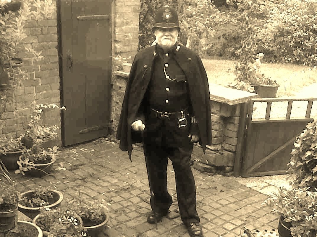 Бобби гласс джентльмены кто это. Викторианский полицейский. Викторианская полиция. Полисмен 19 века. Полиция викторианской эпохи.