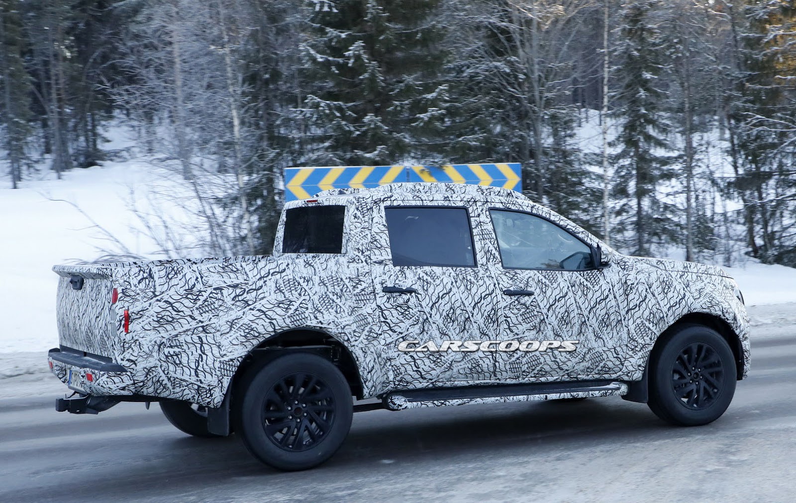 New-Mercedes-Benz-X-Class-7.jpg