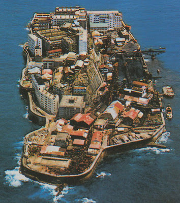 長崎への旅。世界遺産にもなった廃墟の島、軍艦島編【t】　昔の軍艦島