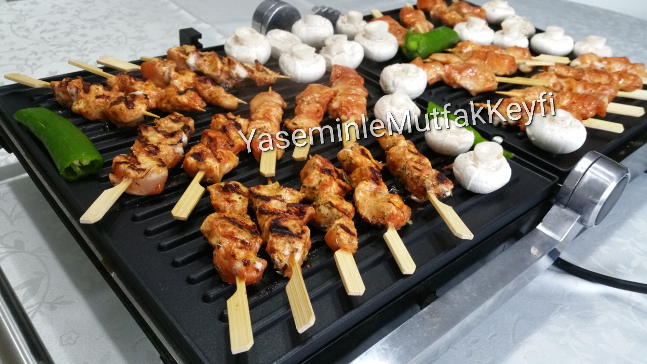 Yaseminle Mutfak Keyfi Tost Makinasinda Tavuk Sis Yaseminle Mutfak Keyfi Tost Makinasinda Tavuk Sis