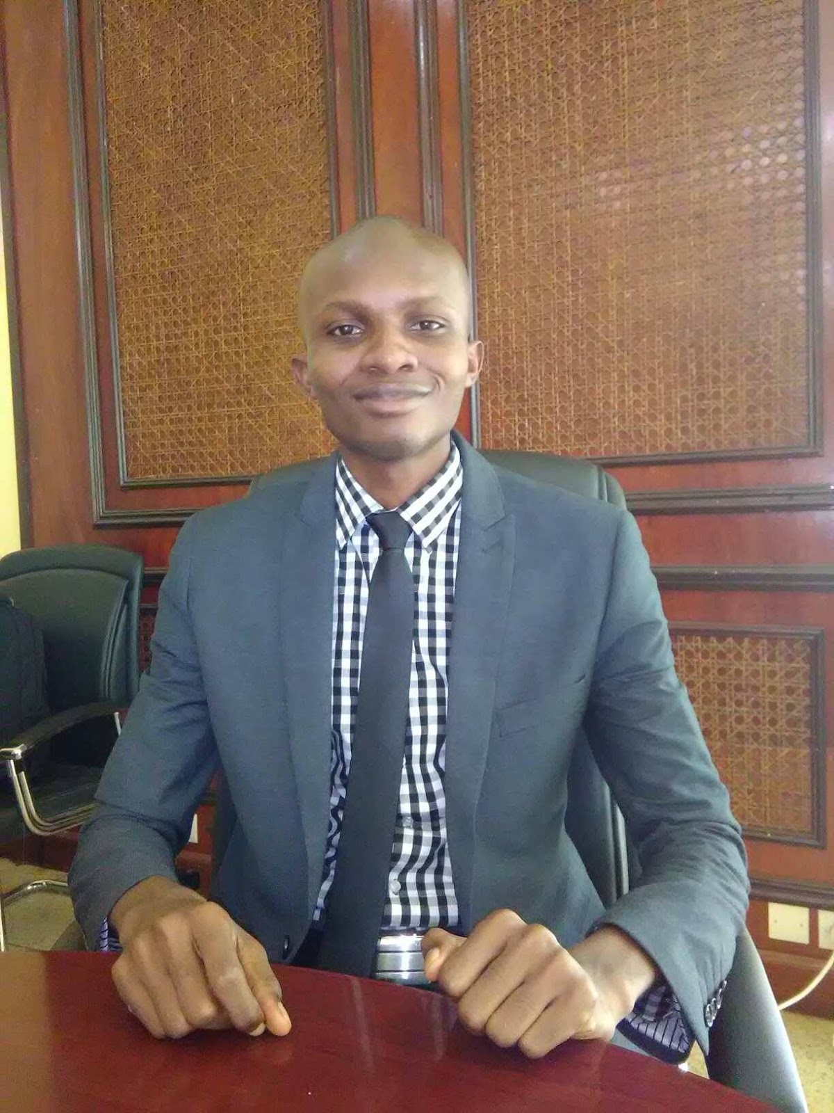 Editions Ganndal Bras de fer pour un ballon par Augustin Mansaré