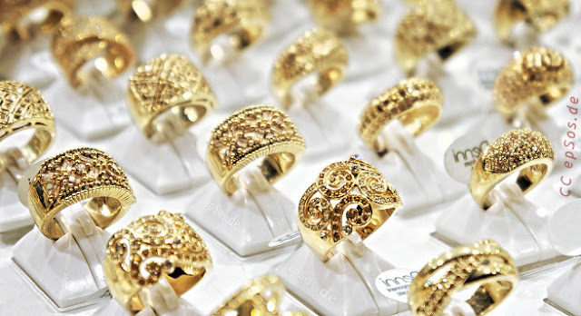 Cara Membersihkan Perhiasan Emas dan Perak Agar Selalu Tampak Kinclong