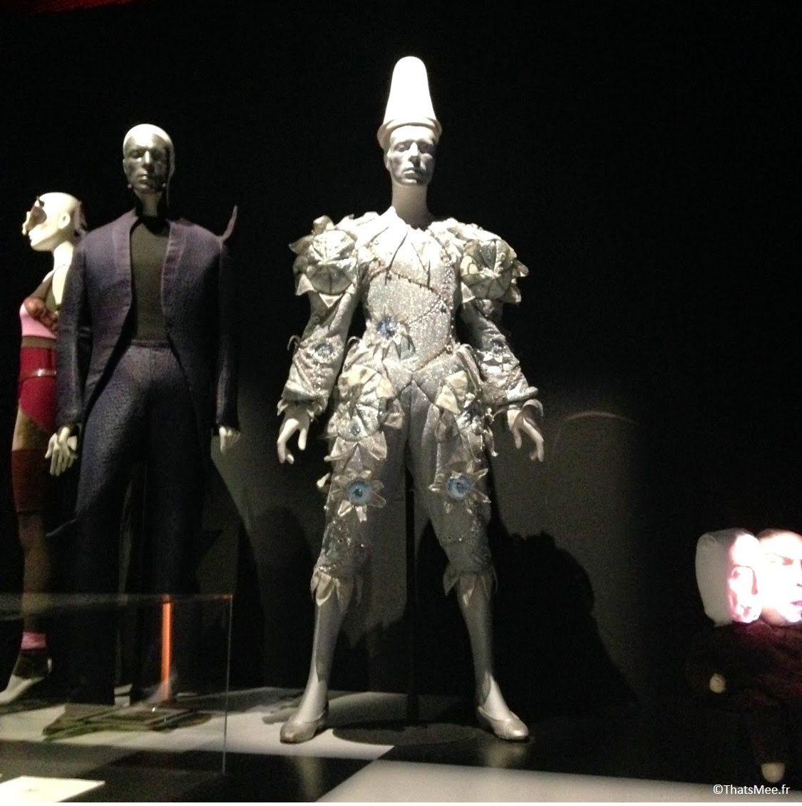 costume tenue de scène David Bowie pierrot clown, expo David Bowie is Philarmonie Paris costumes