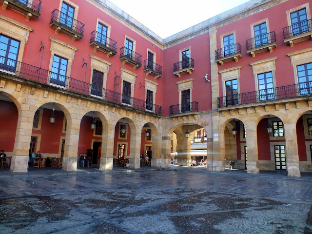 La plaza mayor de Gijón