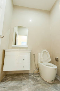 ห้องน้ำในแบบบ้านสองชั้น ราคา 1.5 ล้าน บาท