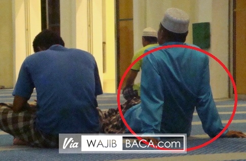 Benarkah Duduk Seperti Ini Mendapat Murka Allah?