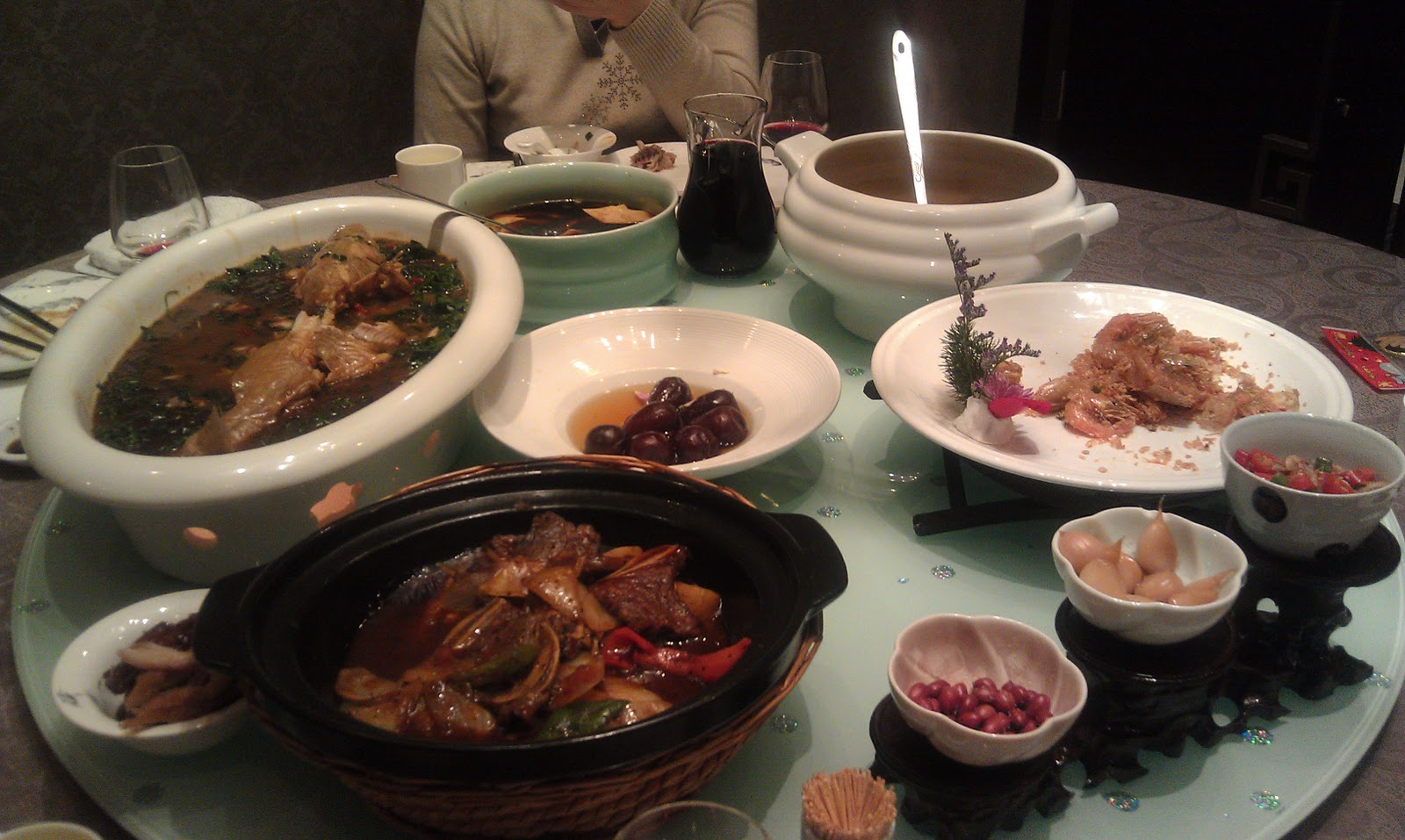 Hot Wontons Chinese eating traditions and customs = EXHAUSTING