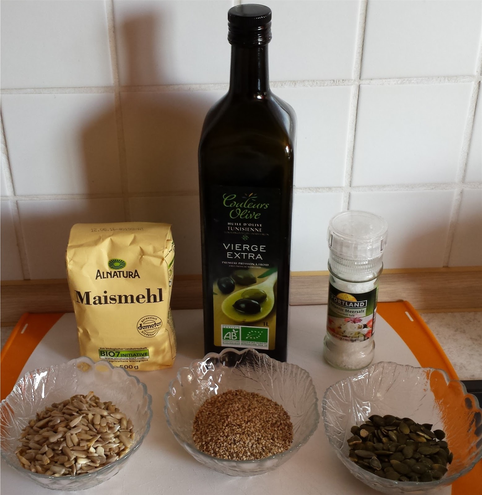 KNÄCKEBROT MIT MAISMEHL - saraokla KNÄCKEBROT MIT MAISMEHL - saraokla