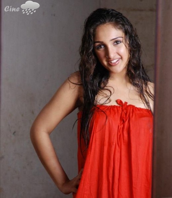 Actress In Bath Towel « Actress Wallpaper,Images,Pictures,Snaps And More..