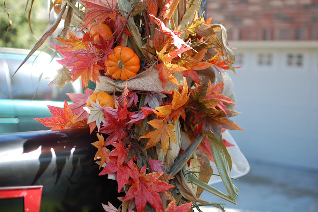 Thanksgiving Lamppost Decor | Creative Thanksgiving Decorations You'll Wish You'd Thought Of First