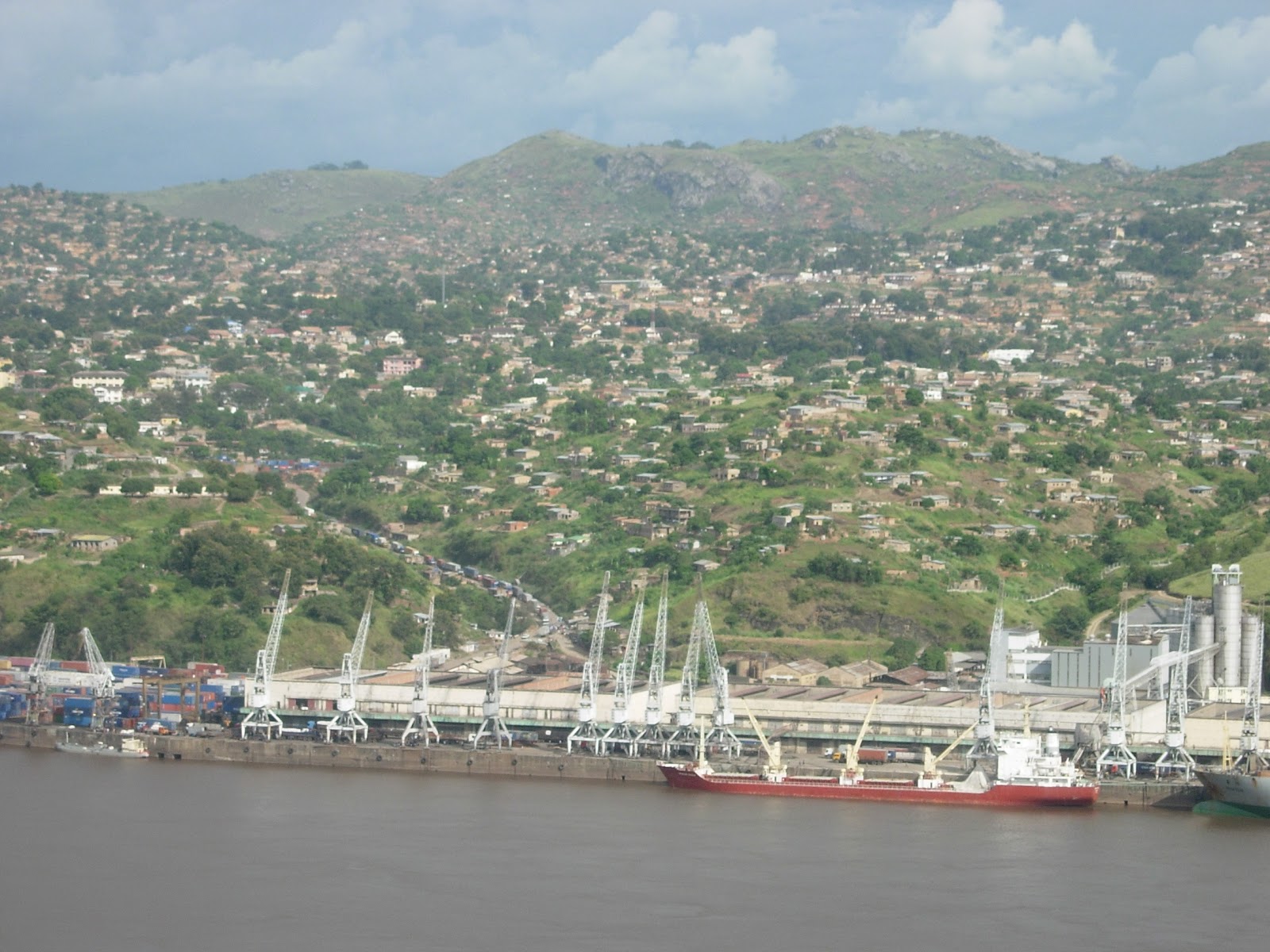 Hakuna Matadi !!: Matadi on the rocks