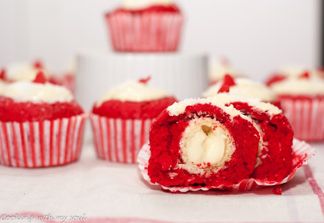 Cupcakes surpriza - Pentru toate doamnele din viata mea, La multi ani de 8 Martie!