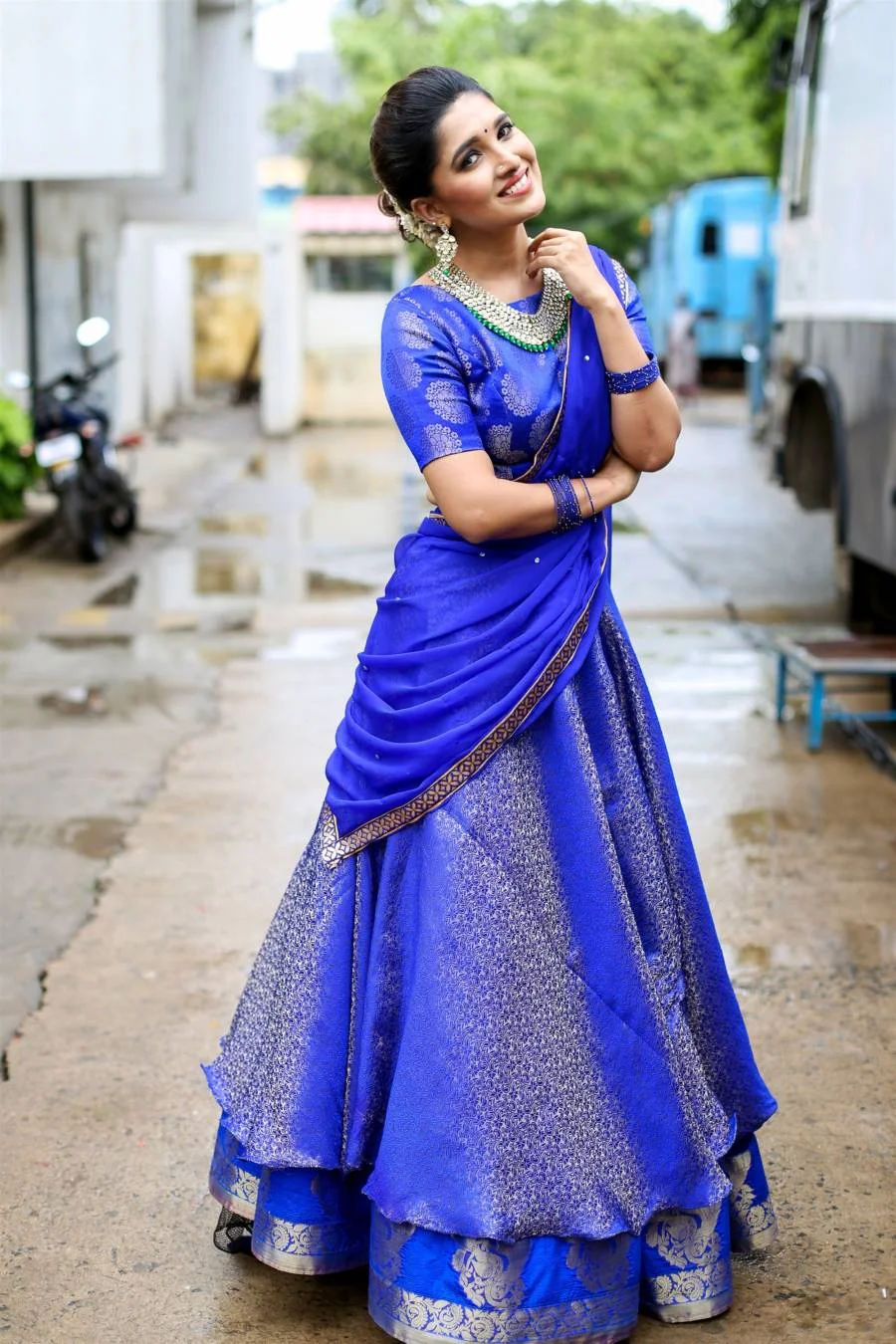 Indian hot Girl Vani Bhojan In Traditional Blue Half Saree