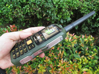 Hape Antik Brandcode B68 Walky Talky UHF Powerbank 10000mAh Dengan Beltklip