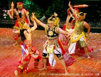 INDONESIAN WONDERLAND: Mengenal Teater Tradisional Indonesia