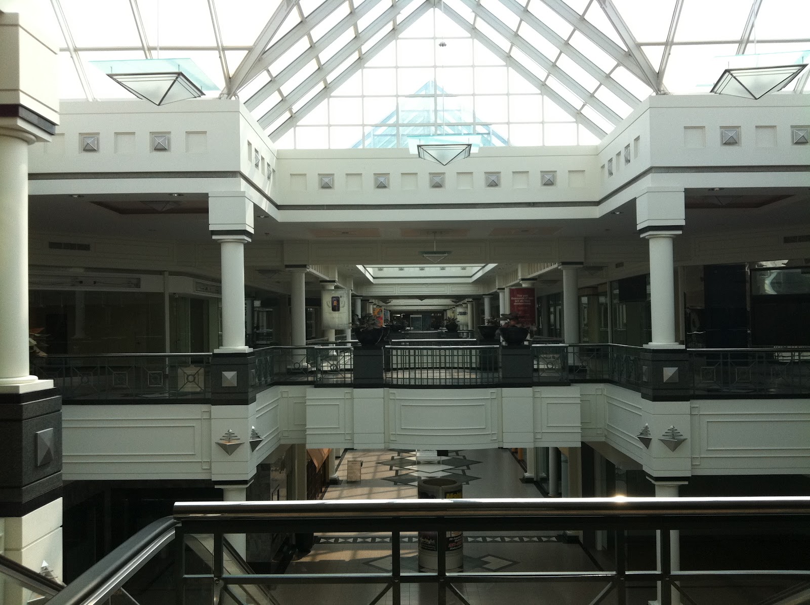 Dead and Dying retail Nanuet Mall in Nanuet, New York