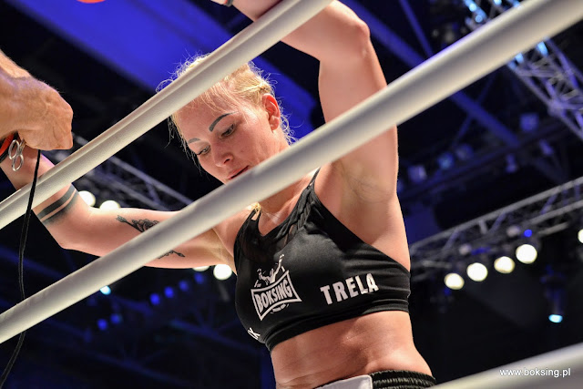 kickboxing, sport, walka, zawodowo, Emilia Czerwińska, trener personalny, K-1, Zielona Góra, Michaela Michl, treningi kobiet, sport kobiet, walki kobiet, MFC 12, Tomasz Makowski, SKF Boksing, zwycięstwo, 