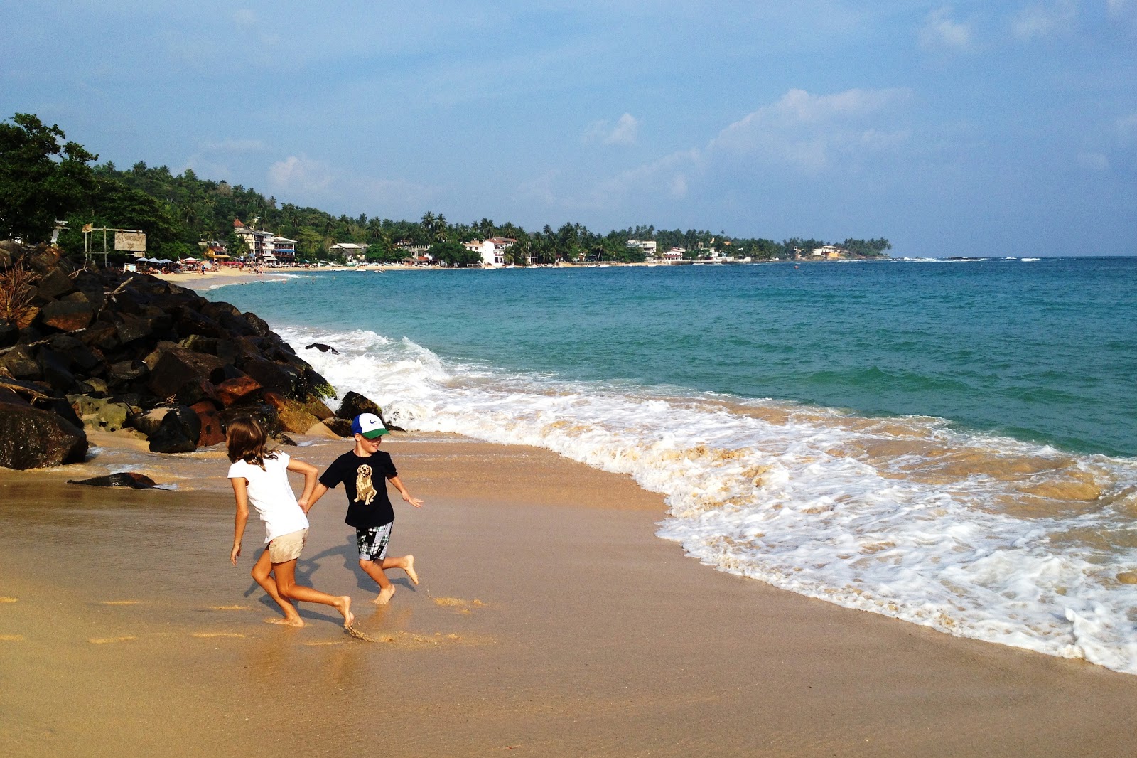 Когда ехать на шри. Унаватуна Шри Ланка. Шри Ланка Унаватуна море. Пляж Унаватуна. Пляж Унаватуна на Шри Ланке.