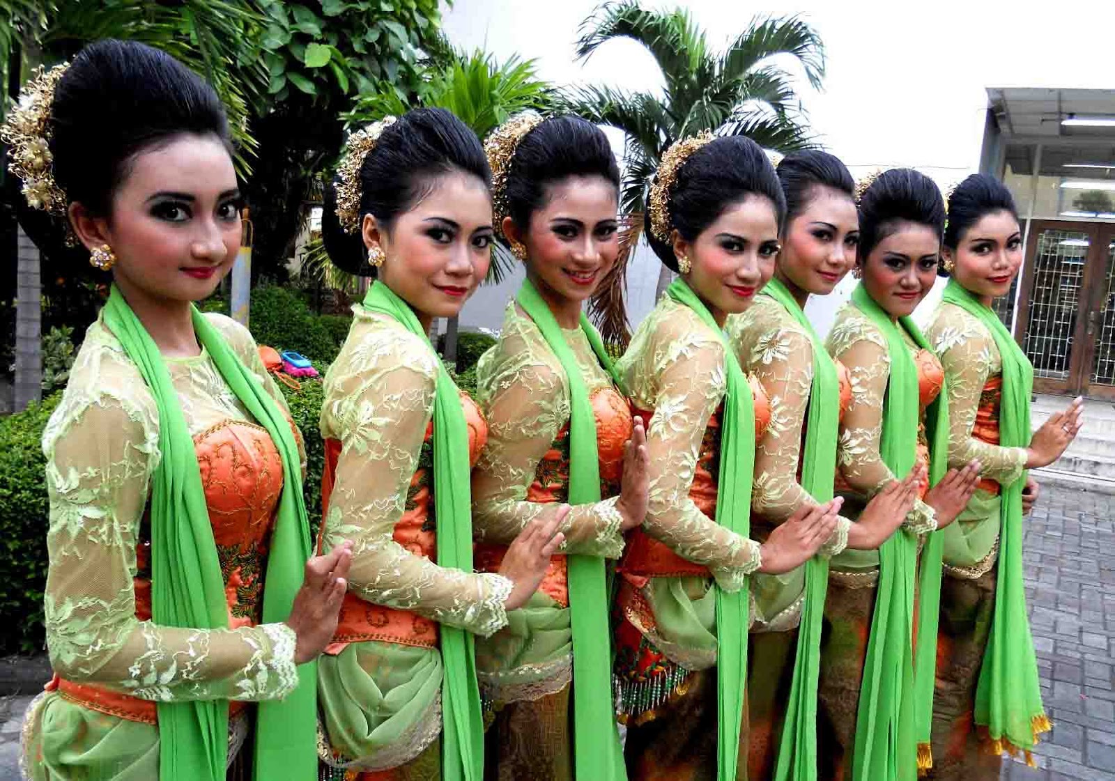 Lenggang Dance Welcome Dance From Surabaya East Java My Indonesian