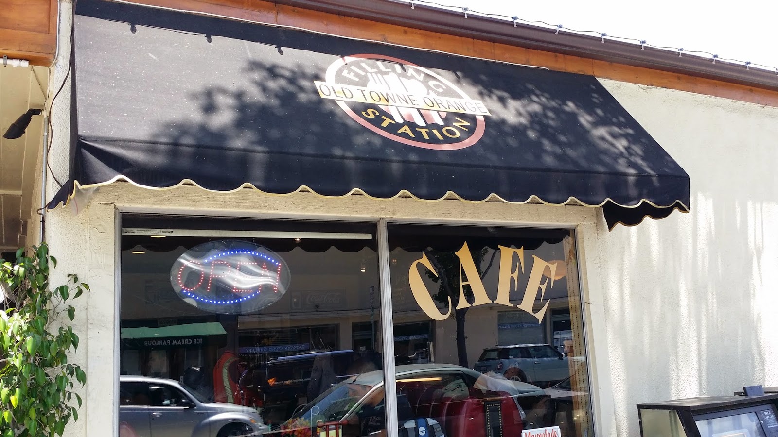 OUTDOOR BRUNCH THE FILLING STATION OLD TOWNE ORANGE