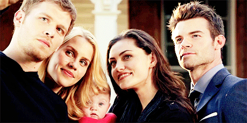 The-Mikaelson-Family-the-vampire-diaries-and-the-originals-38522111-500-250.gif
