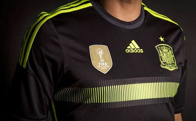 Camiseta selección española negra segunda equipación mundial 2014 escudo