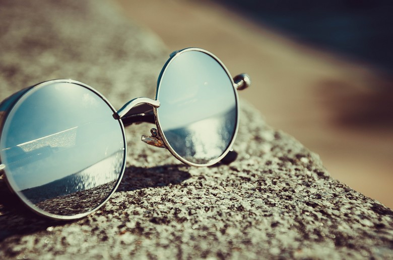25 idées d'articles à écrire cet été lunettes de soleil, vacances